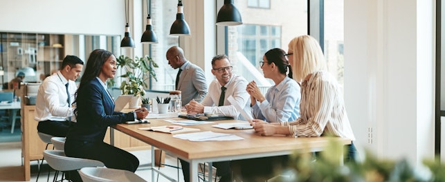 Współczesny rynek pracy coraz częściej stawia na różnorodność i inkluzywność jako fundamenty budowania zrównoważonego rozwoju organizacji.